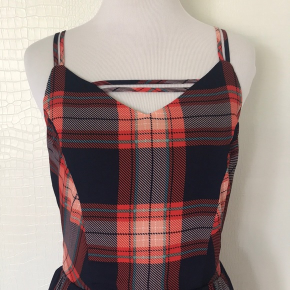 BEAUTIFUL ROMPER. - Picture 2 of 8